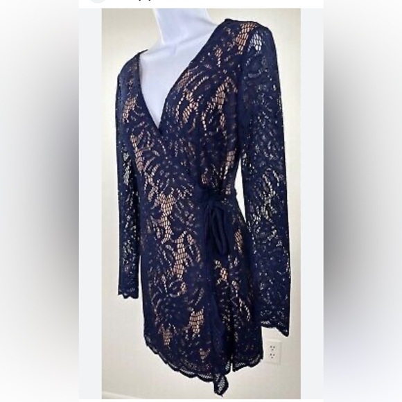NWOT- $198 Lilly Pulitzer Tiki Wrap Dress Navy Lace Fully Lined Romper Small - Picture 2 of 15